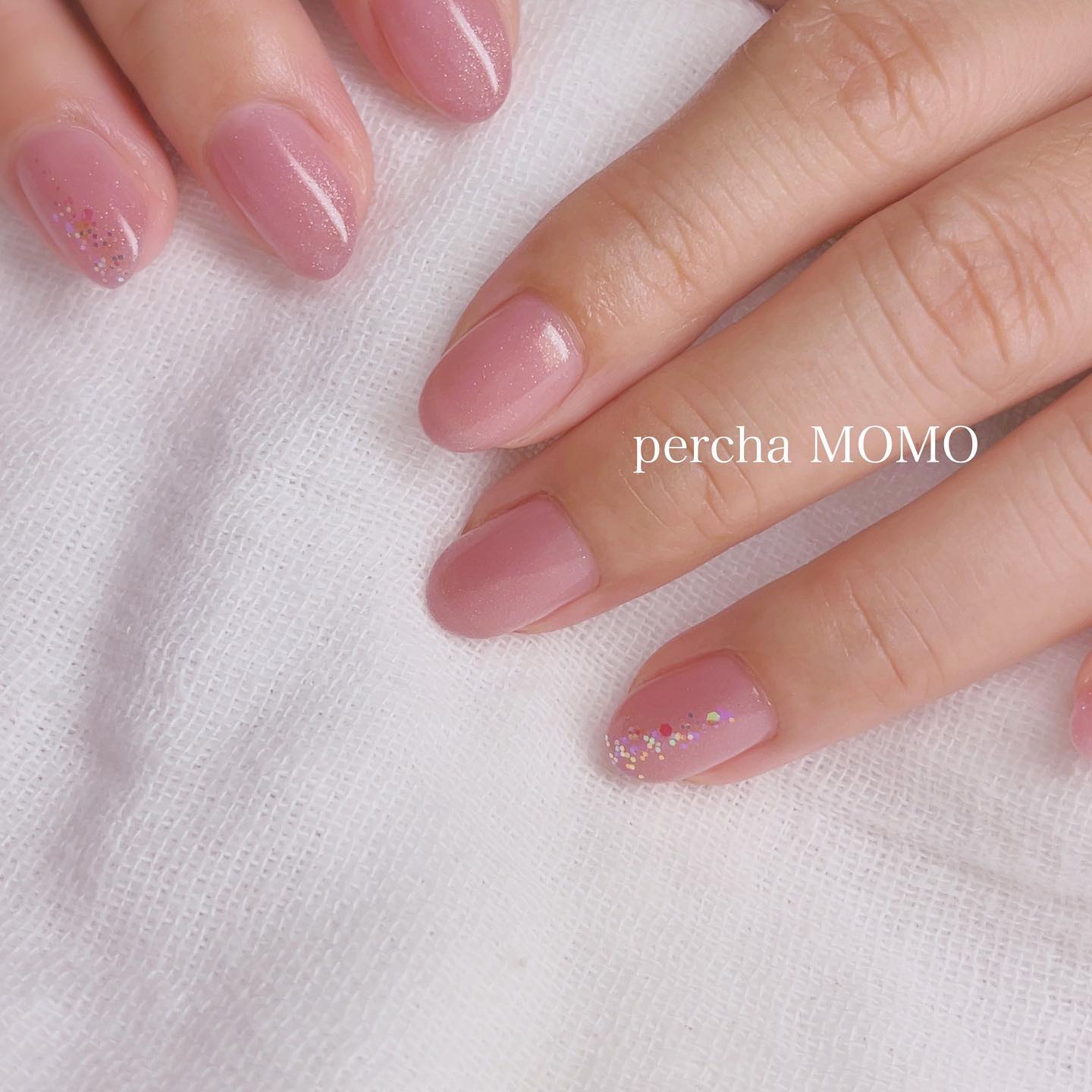 他のシンプル上品な#大人ネイル はこちらから
▶︎( @nail.salon_percha_momo )
✴︎
柔らかいピンクラメのワンカラー✴︎
少しだけラメとホロでキラッとさせて✴︎
当サ...